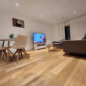 The Maud Luxury Garden Apartment London