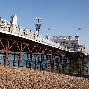 Sunny Queens Park - Garden & Private Parking Holiday home Brighton